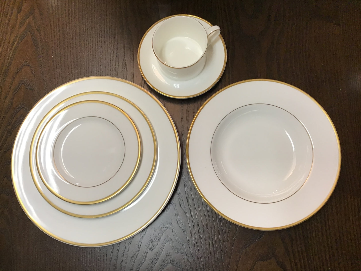Royal Doulton 'Alice' 5 Place Set