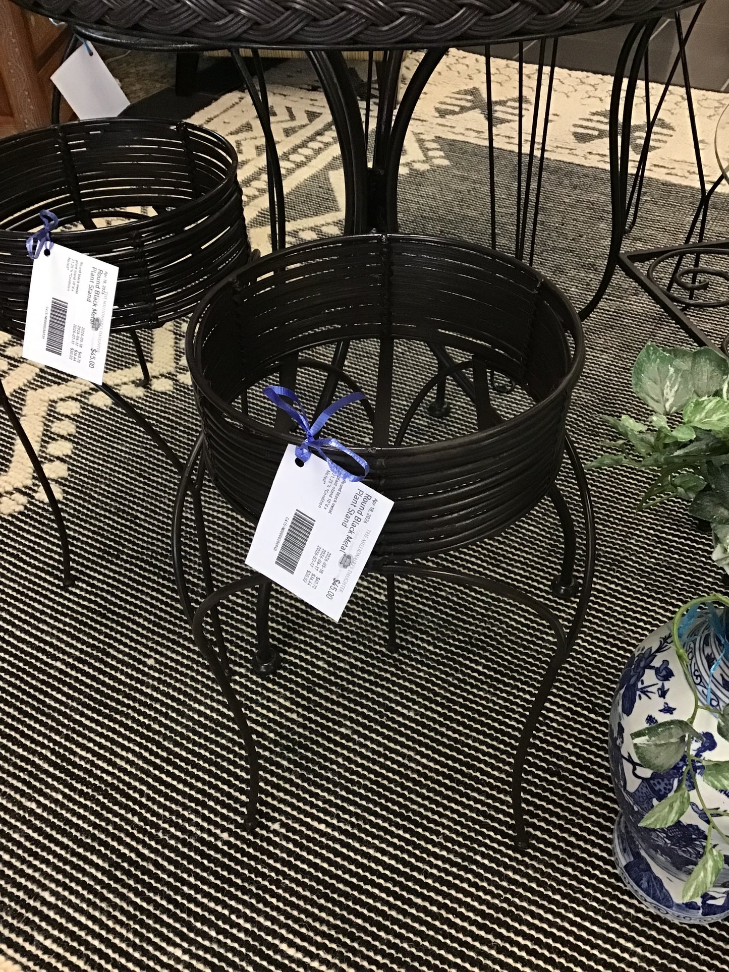 Round Black Metal Plant Stand