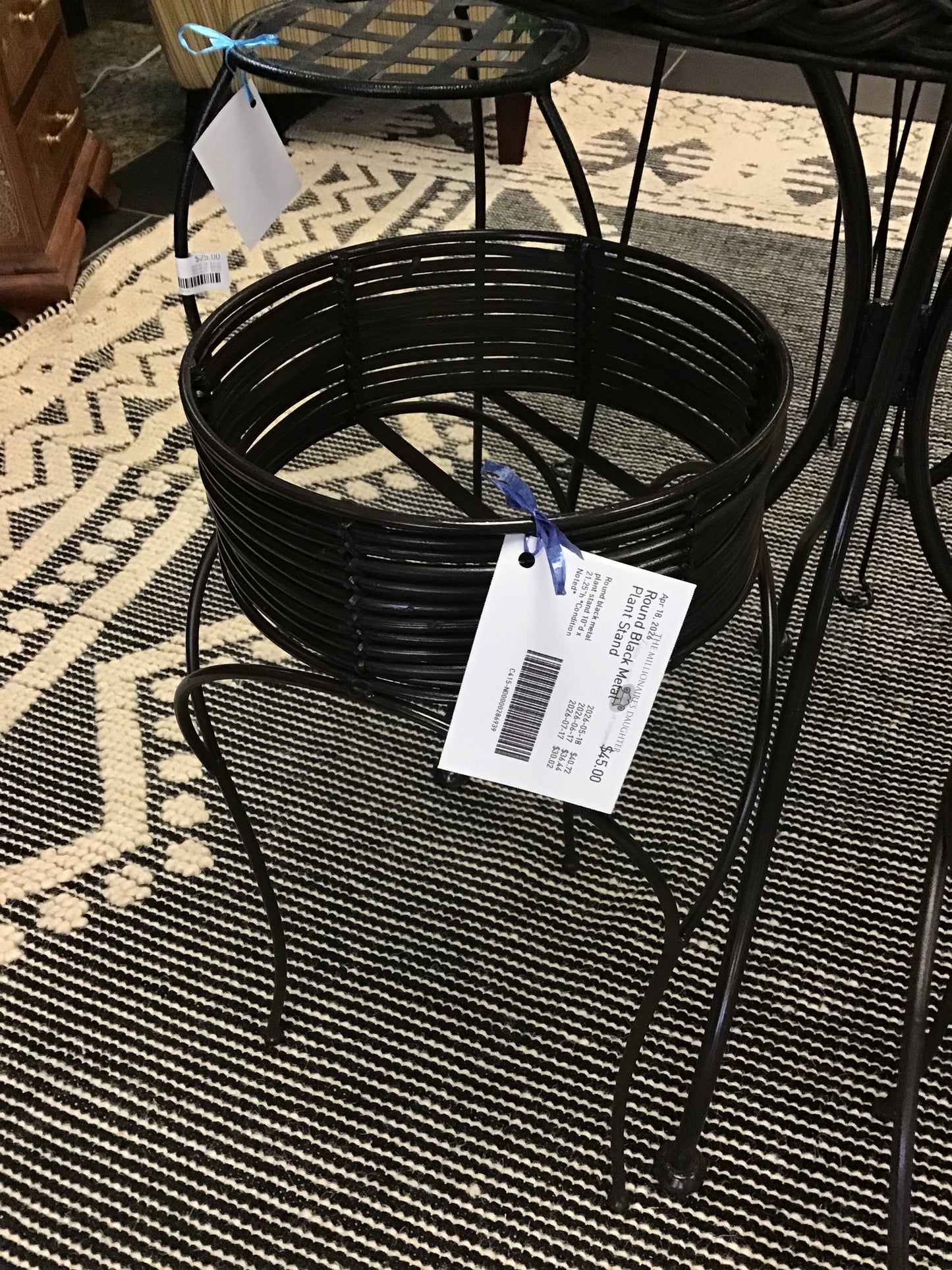 Round Black Metal Plant Stand