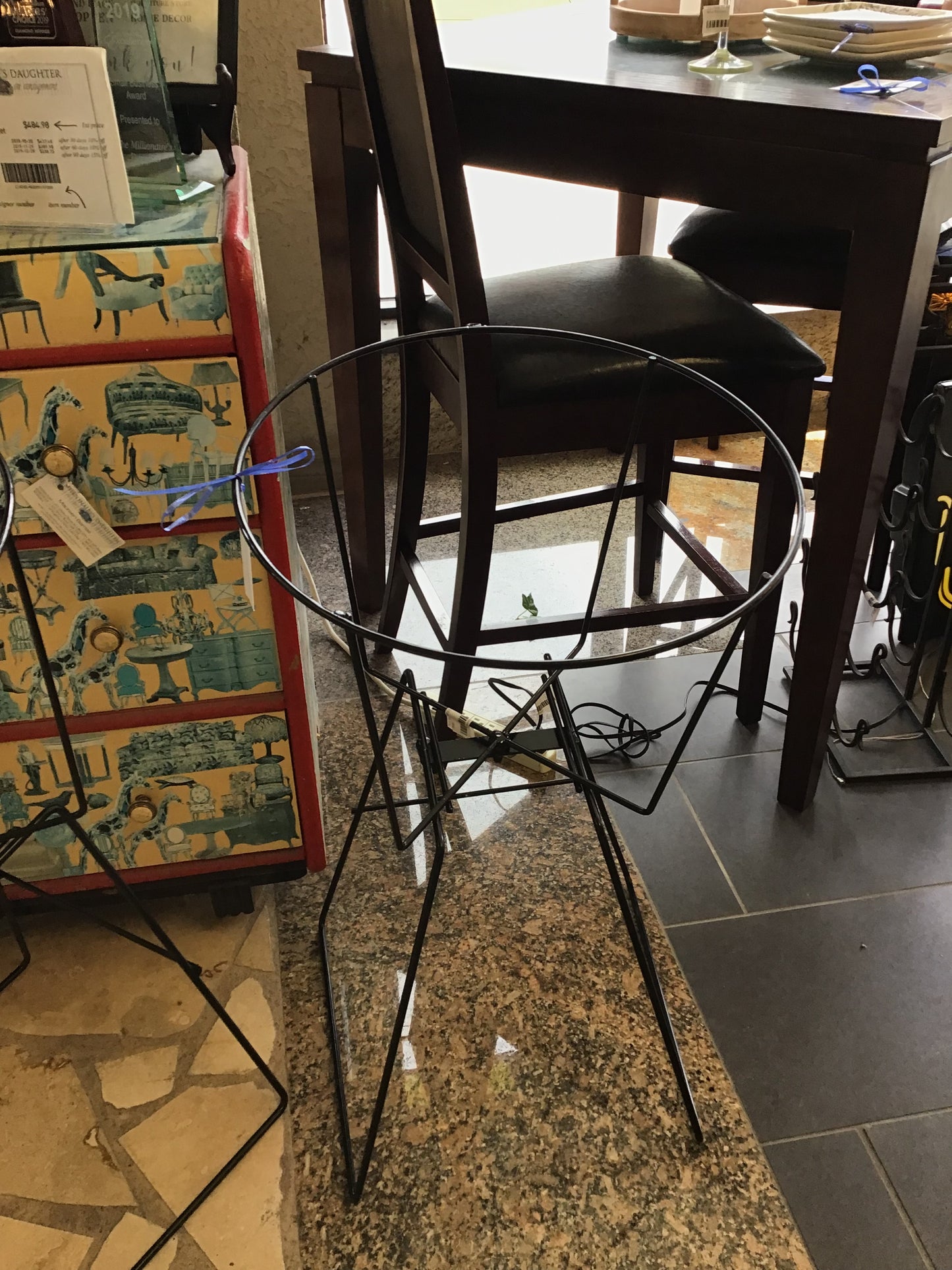 Round Metal Planter Holder