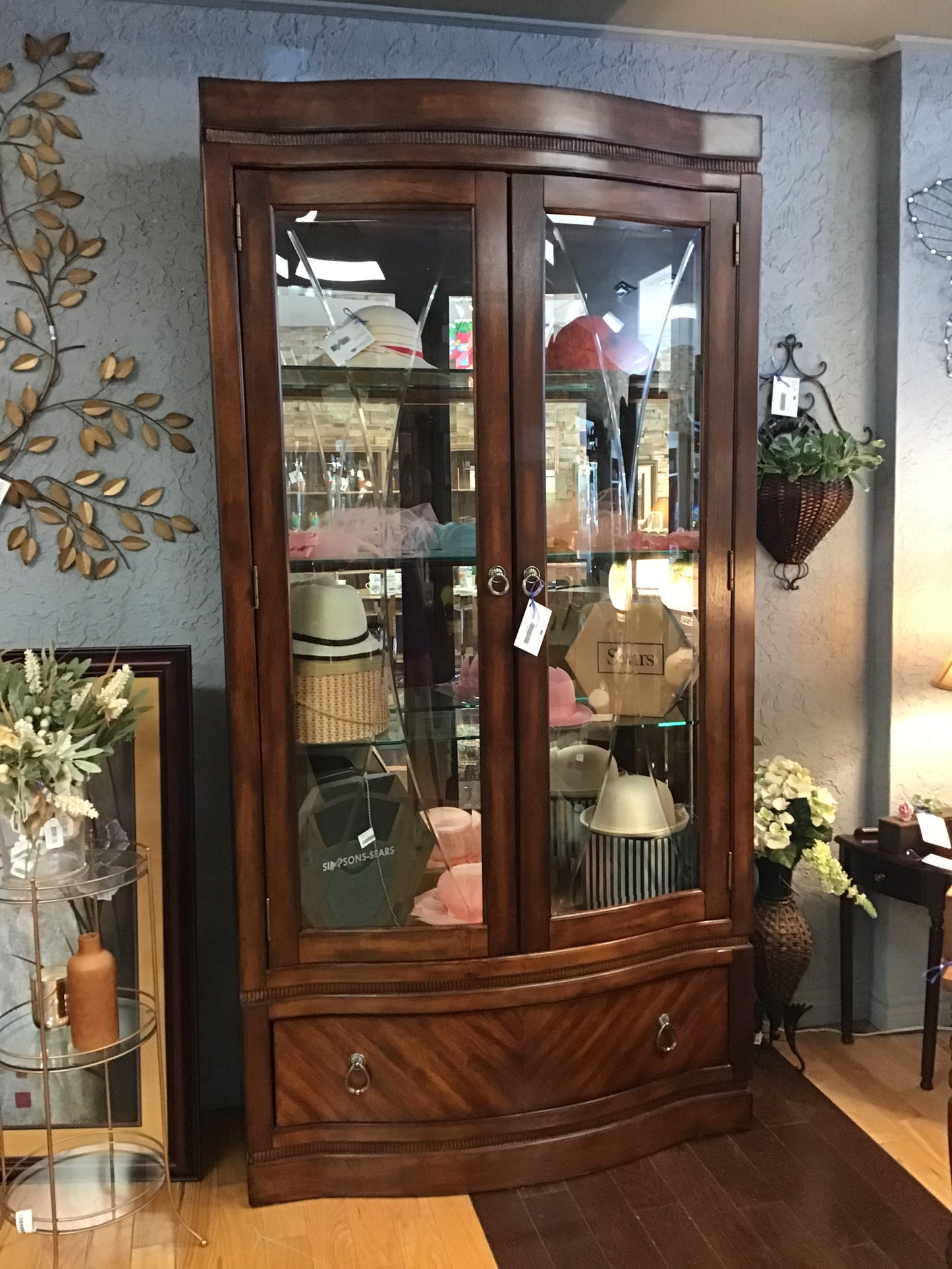 Collezione Europa Display Cabinet