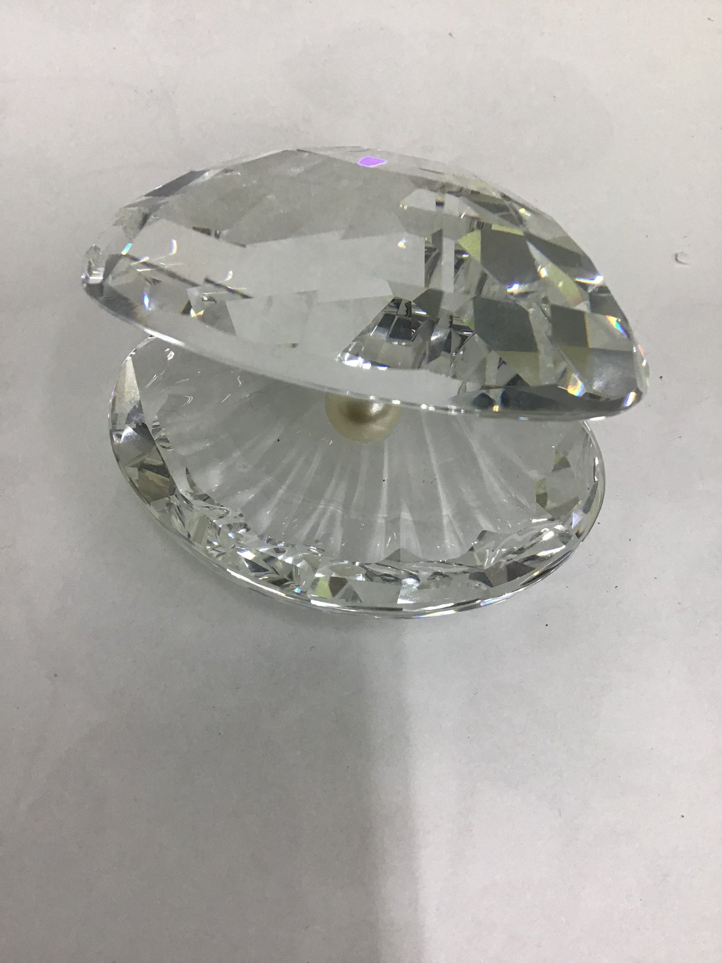 Swarovski Crystal - Oyster w/ Pearl