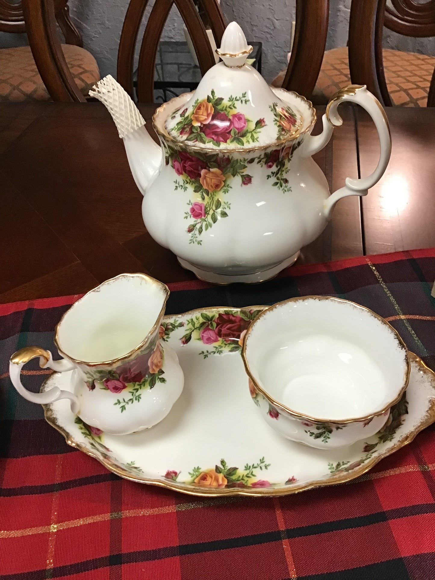 R.A. 'Old Country Roses' Tea Set (3pcs)