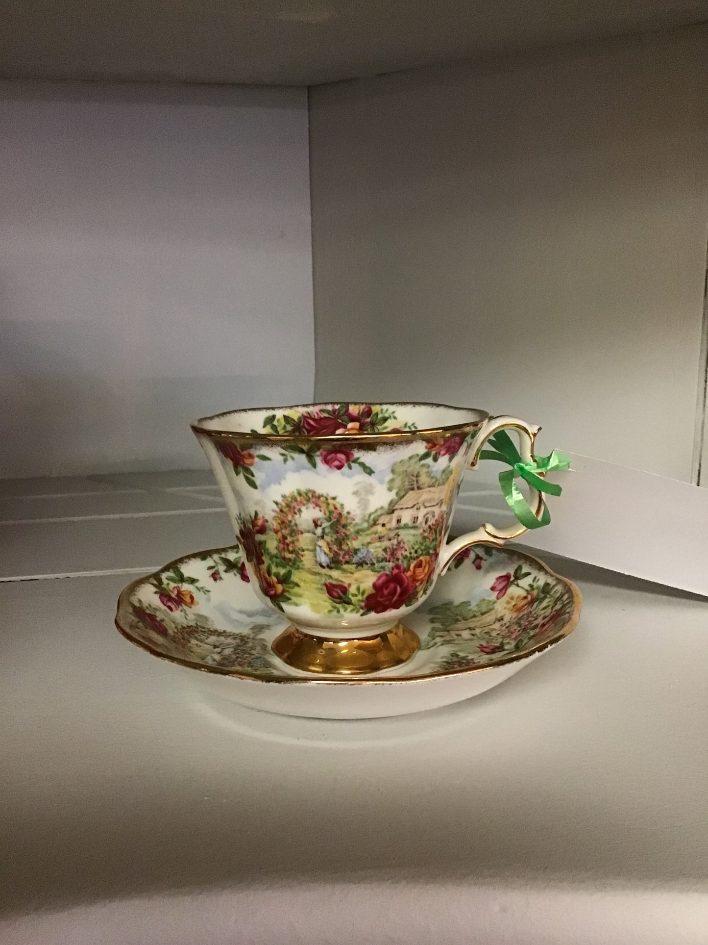 Garden Scene 'Old Country Roses' Teacup & Saucer