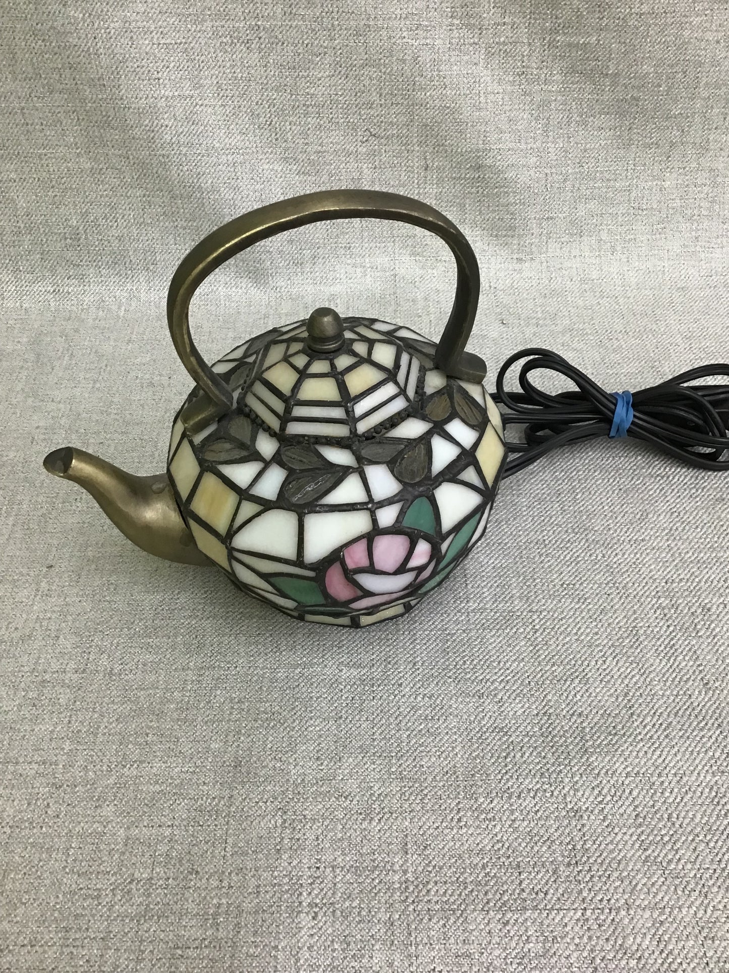 Cute! Faux Tiffany Glass Teapot Lamp
