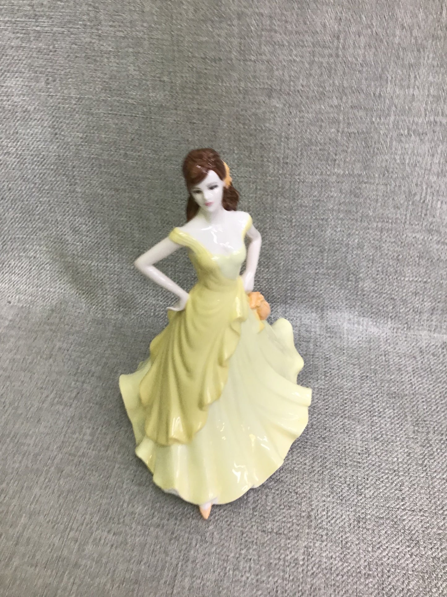 Coalport Figurine 'Sentiments Thinking of You'