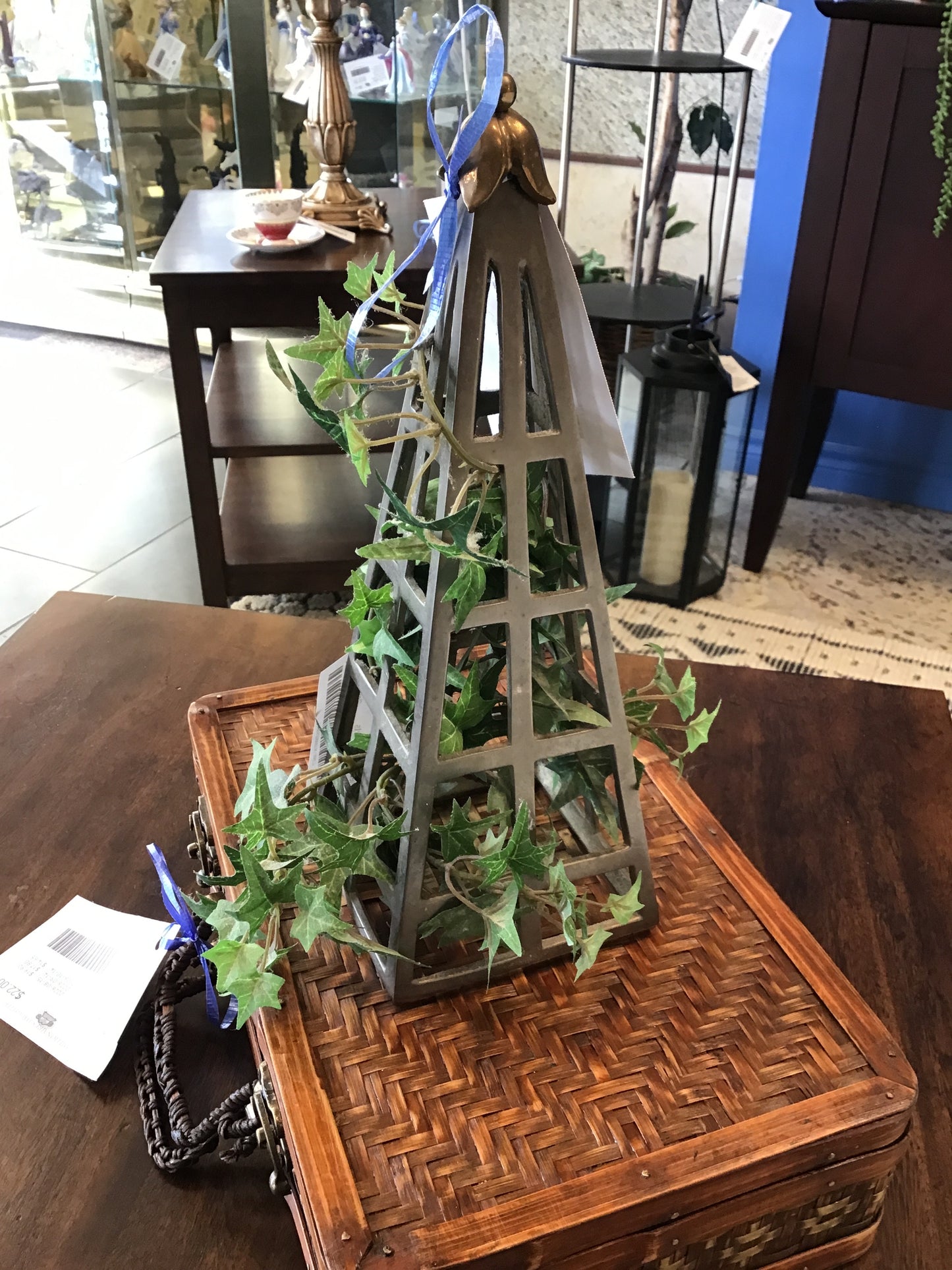 Decorative Metal Piece w Faux Plants
