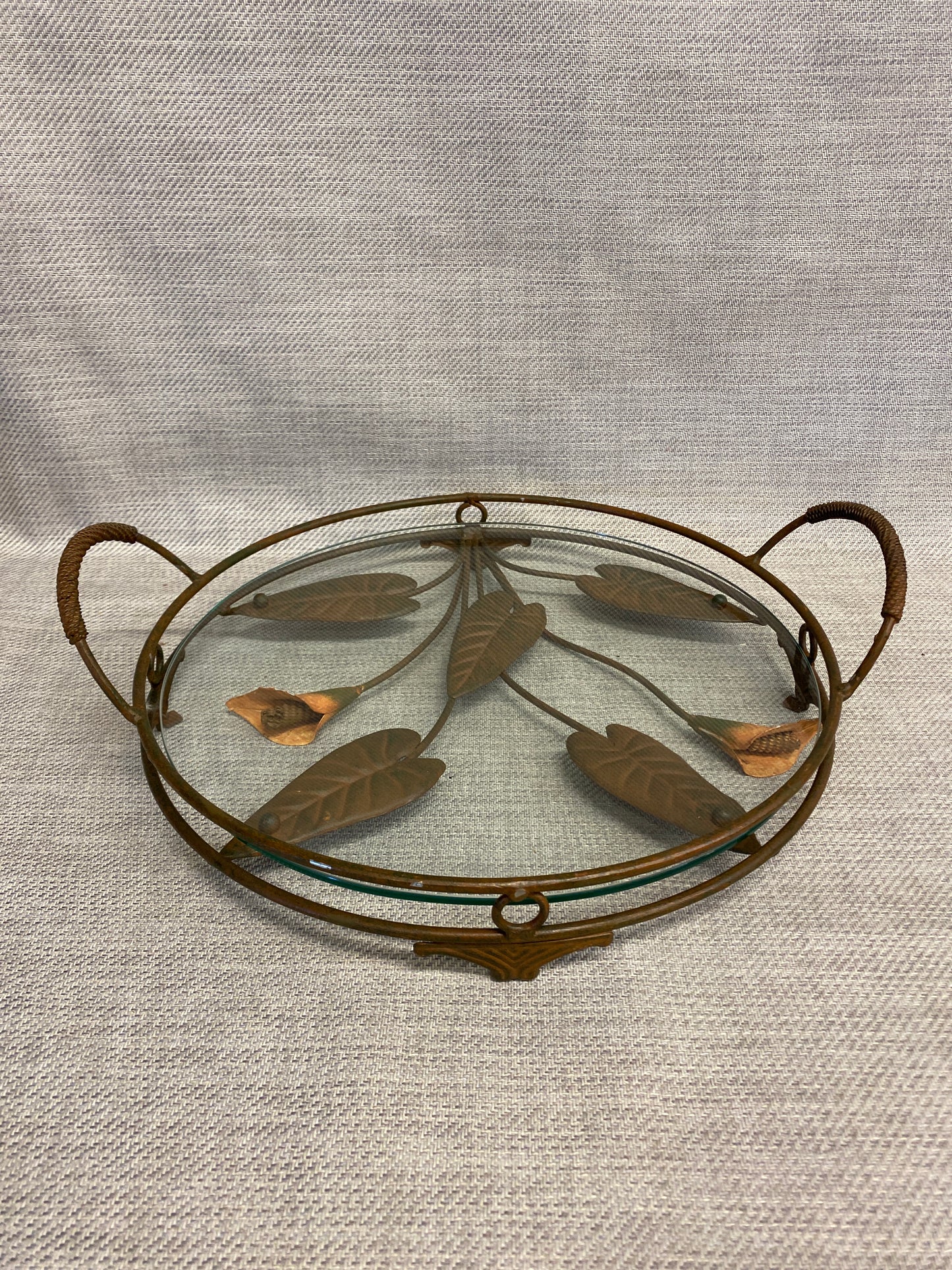 Round Metal Tray - Calla Lily
