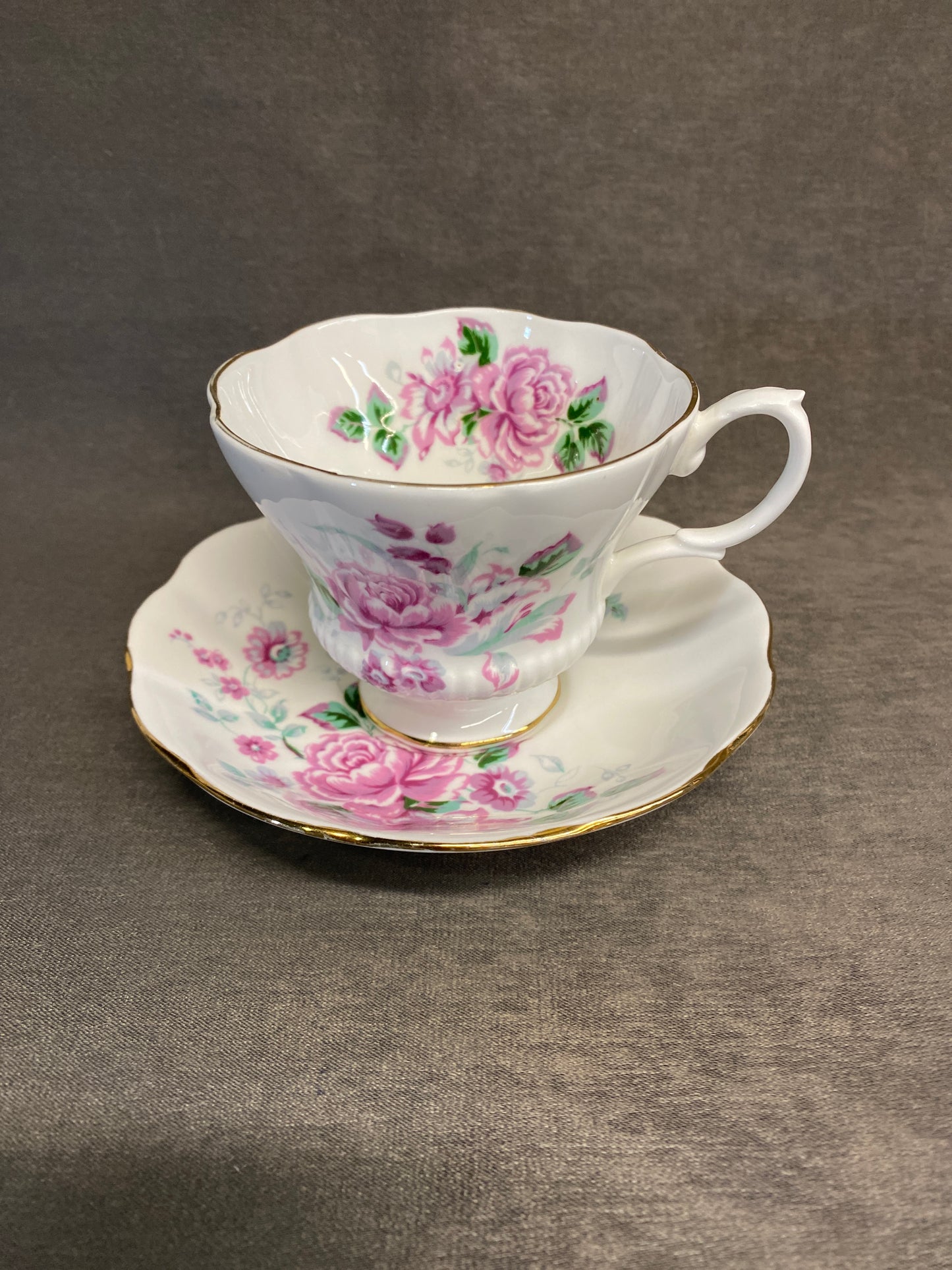 Royal Albert Teacup & Saucer - Pink Roses