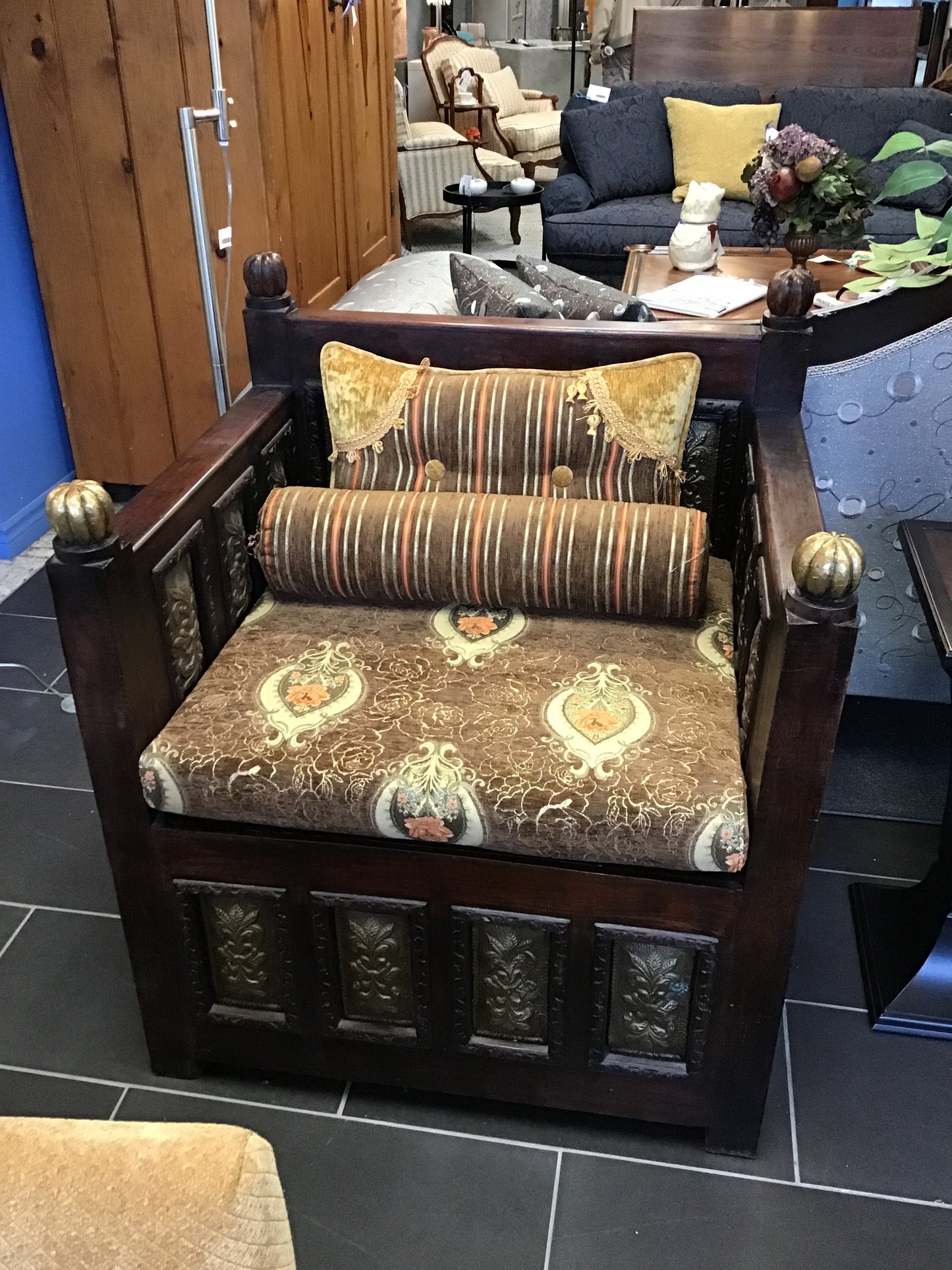 Unique! Throne Chair