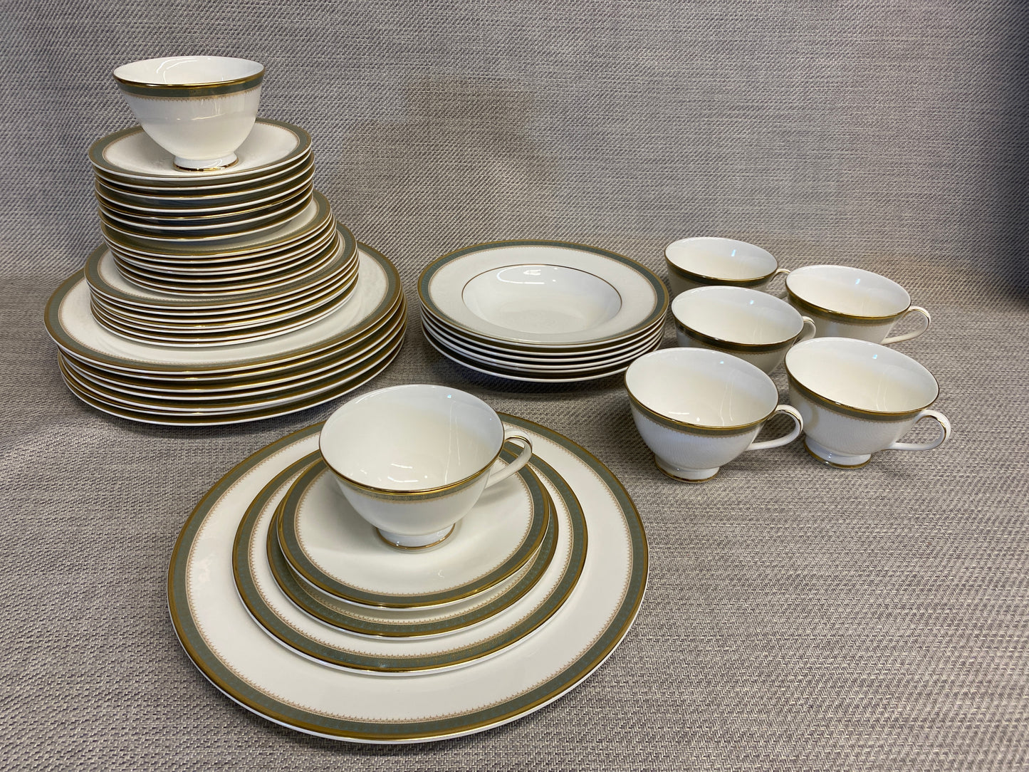 Royal Doulton "Clarendon" 6PC Setting For 6 +