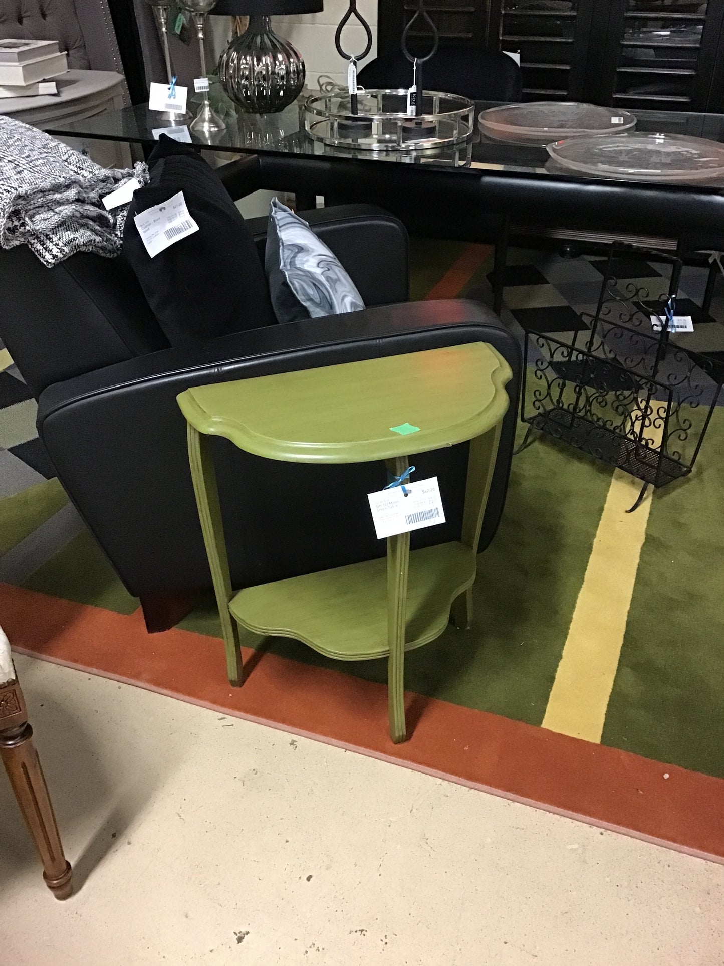 Sm 1/2 Moon Green Table