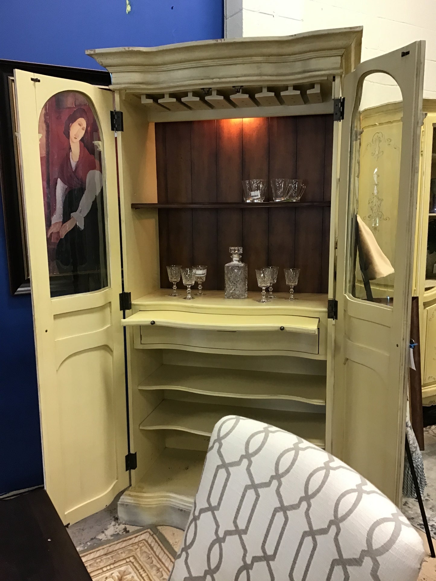 Hooker Summerglen Bar Cabinet