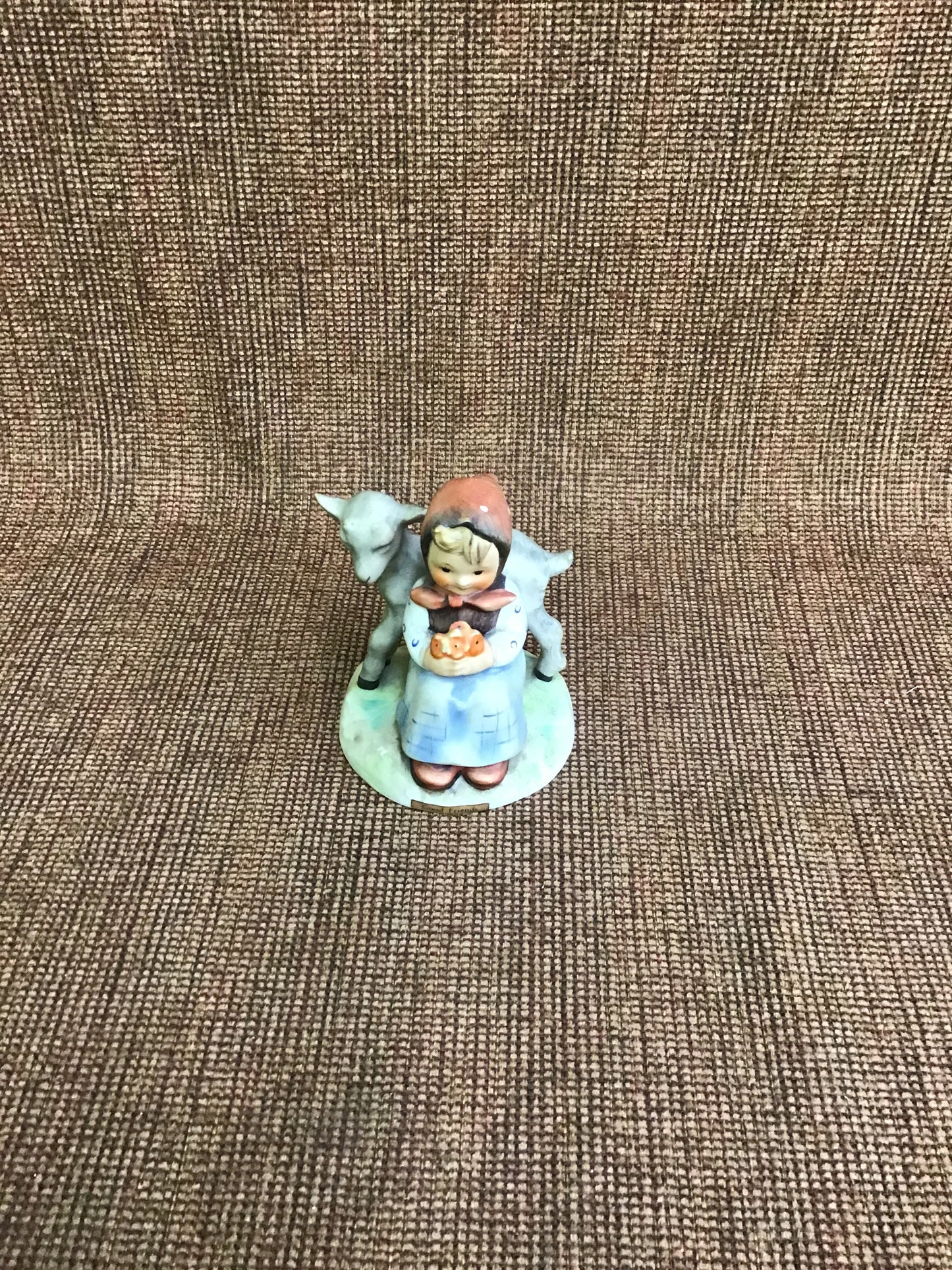 Hummel Figurine 'Good Friends'