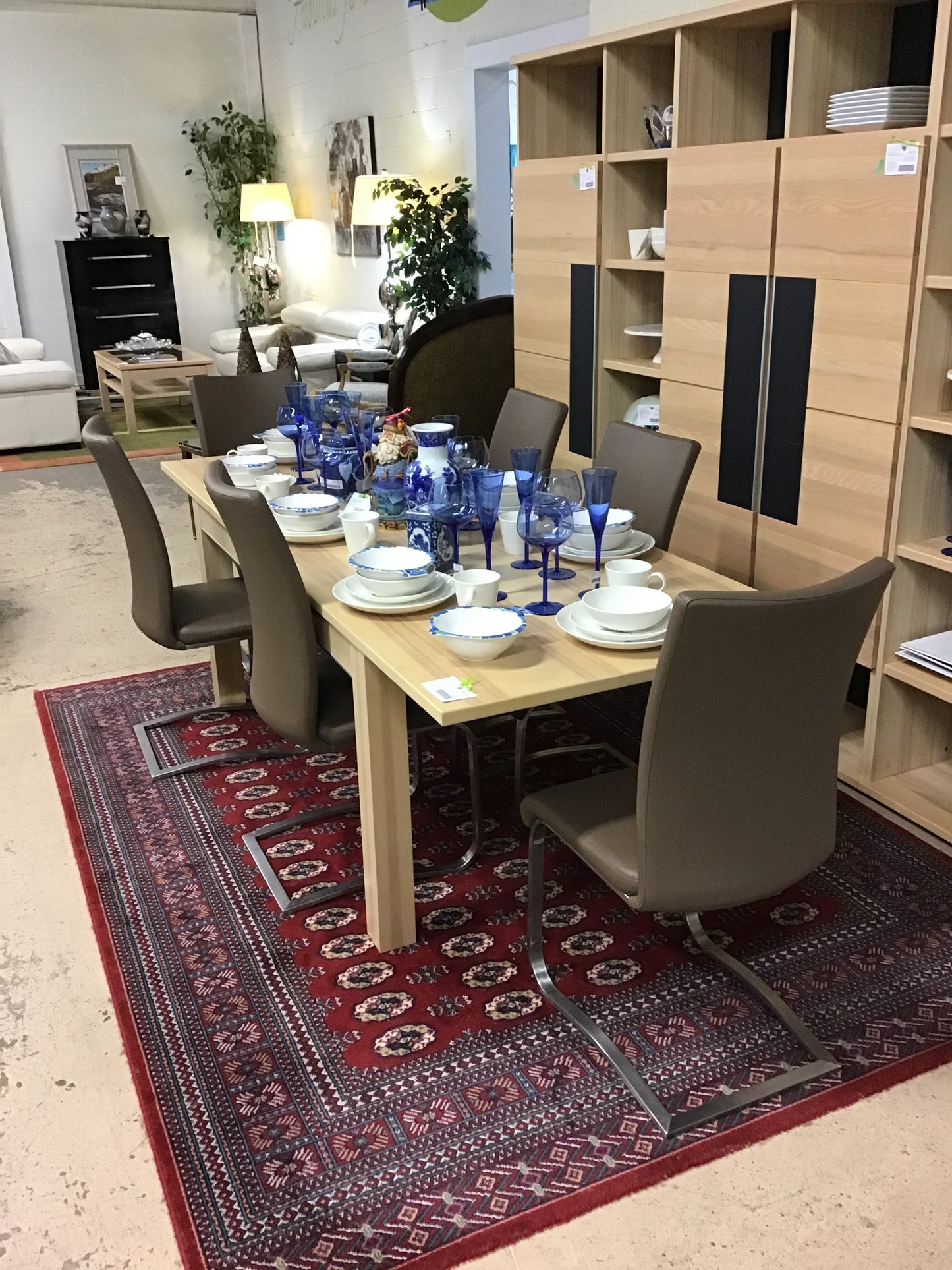 Modern Dining Table & 6 Chairs