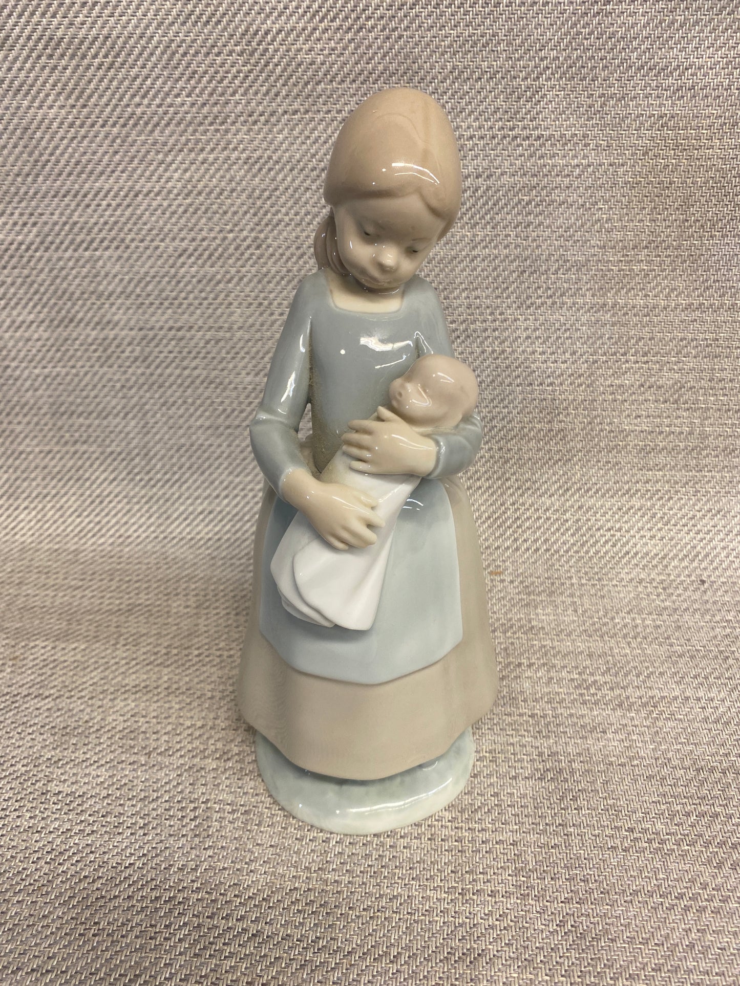 Nao Figurine - Girl With Baby