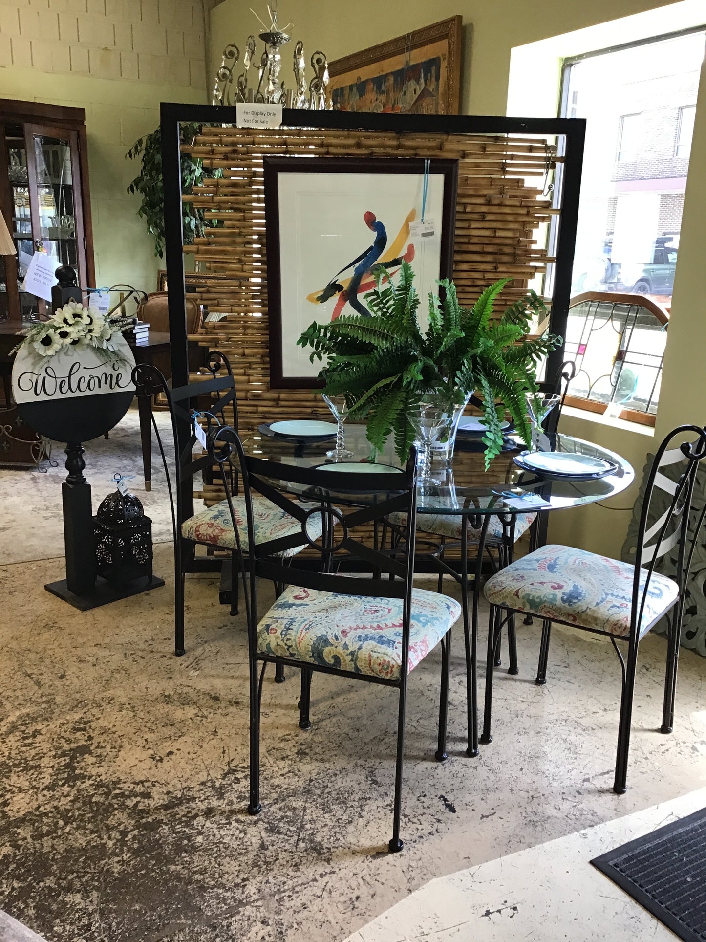 Rd Glass Table & 4 Chairs