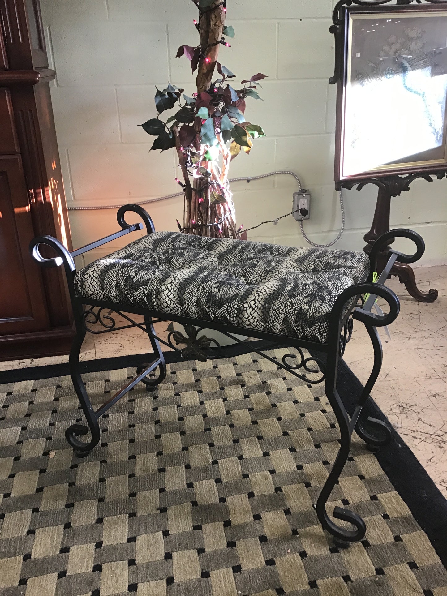 Sm Black Metal Bench