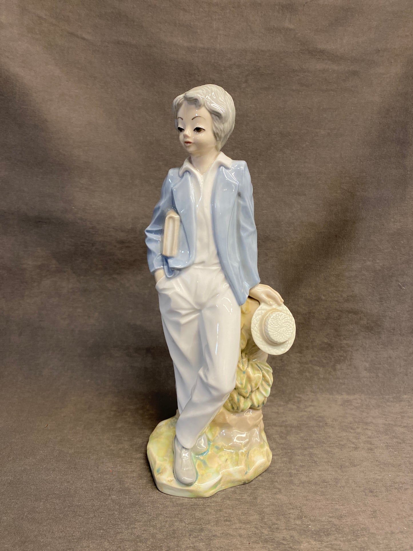 Tengra Figurine - Boy With Book