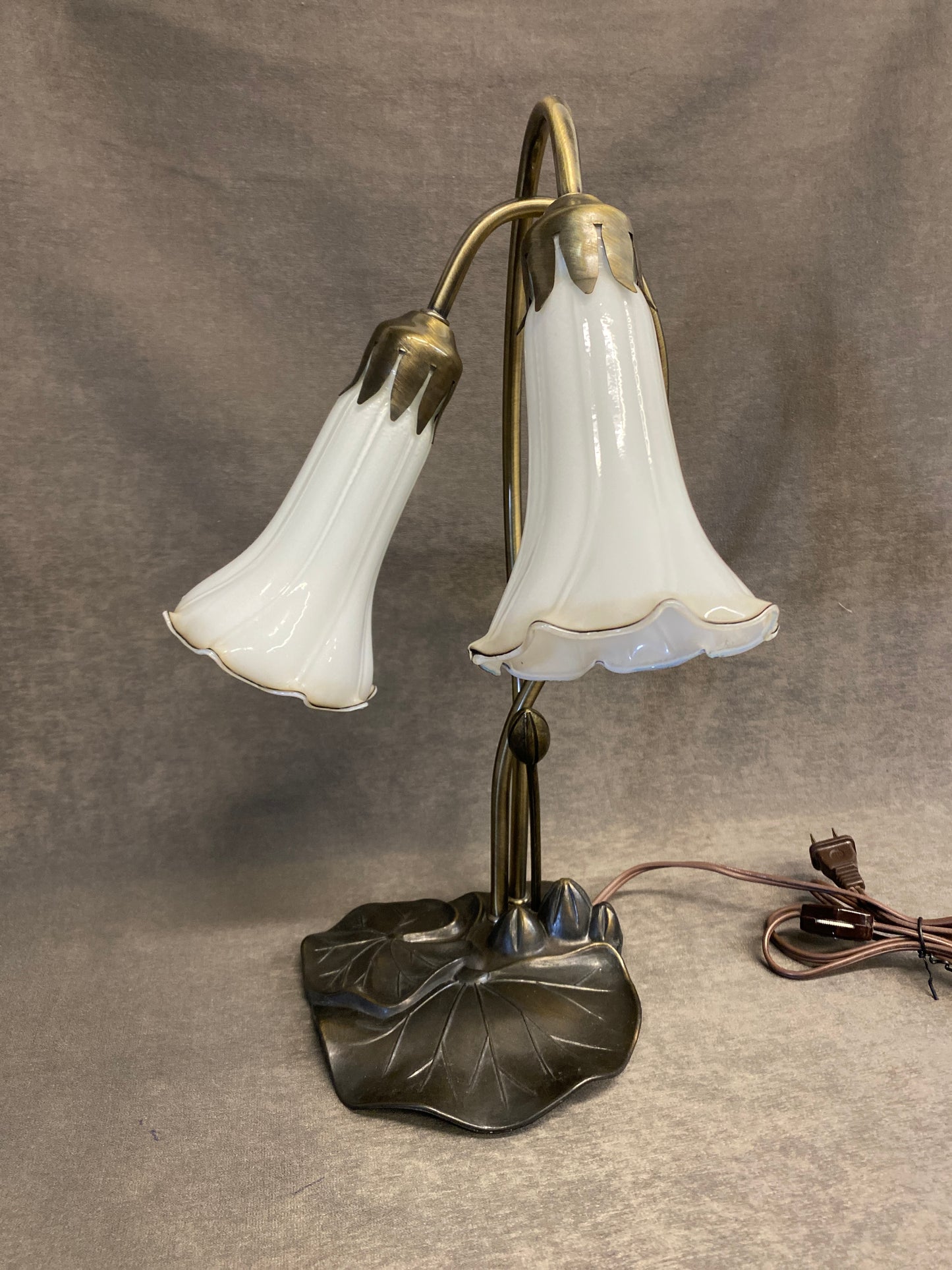 Metal Pond Lily 2 Light Lamp
