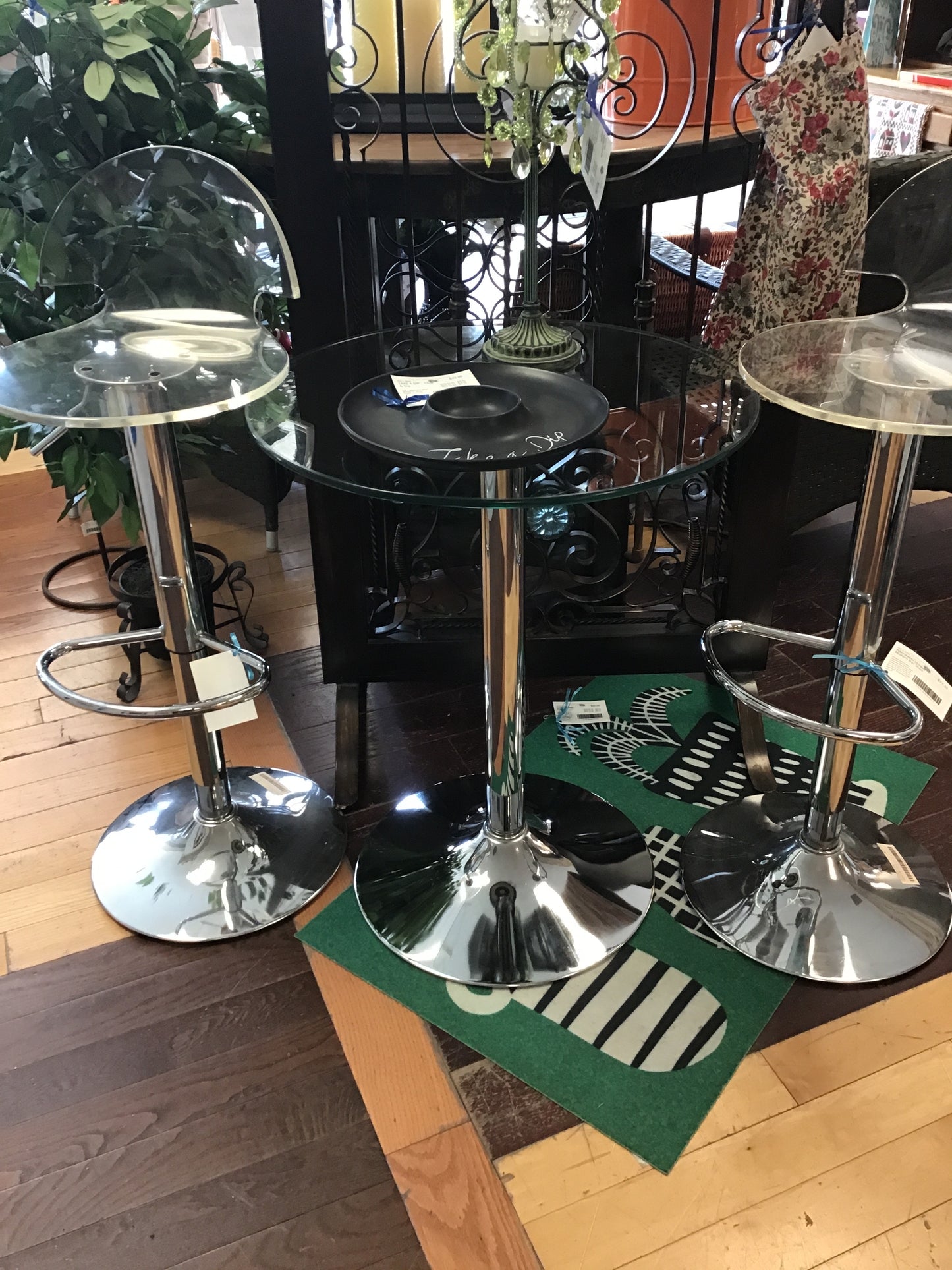 Round Structube Accent Table