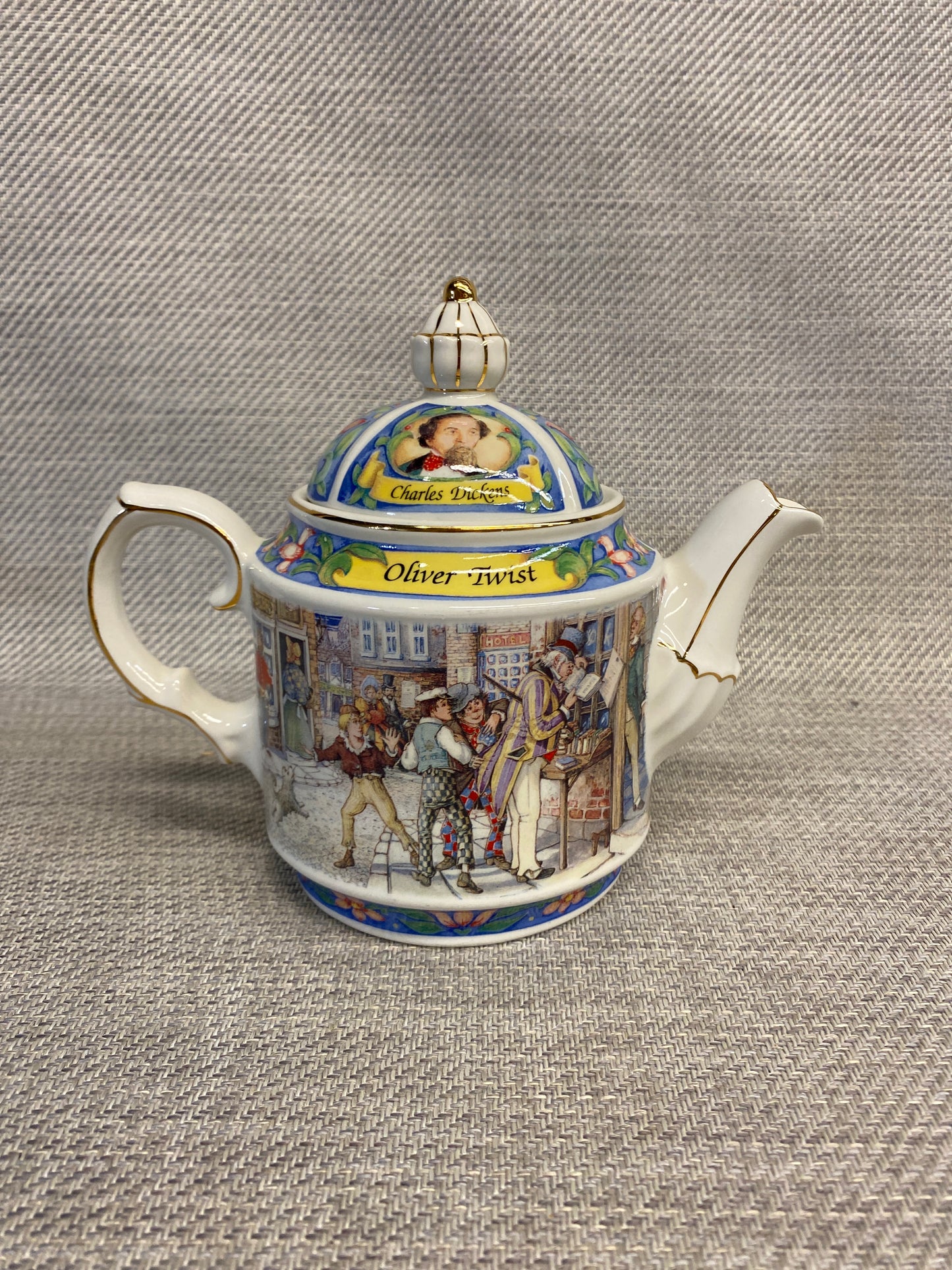 Sadler Teapot - Oliver Twist