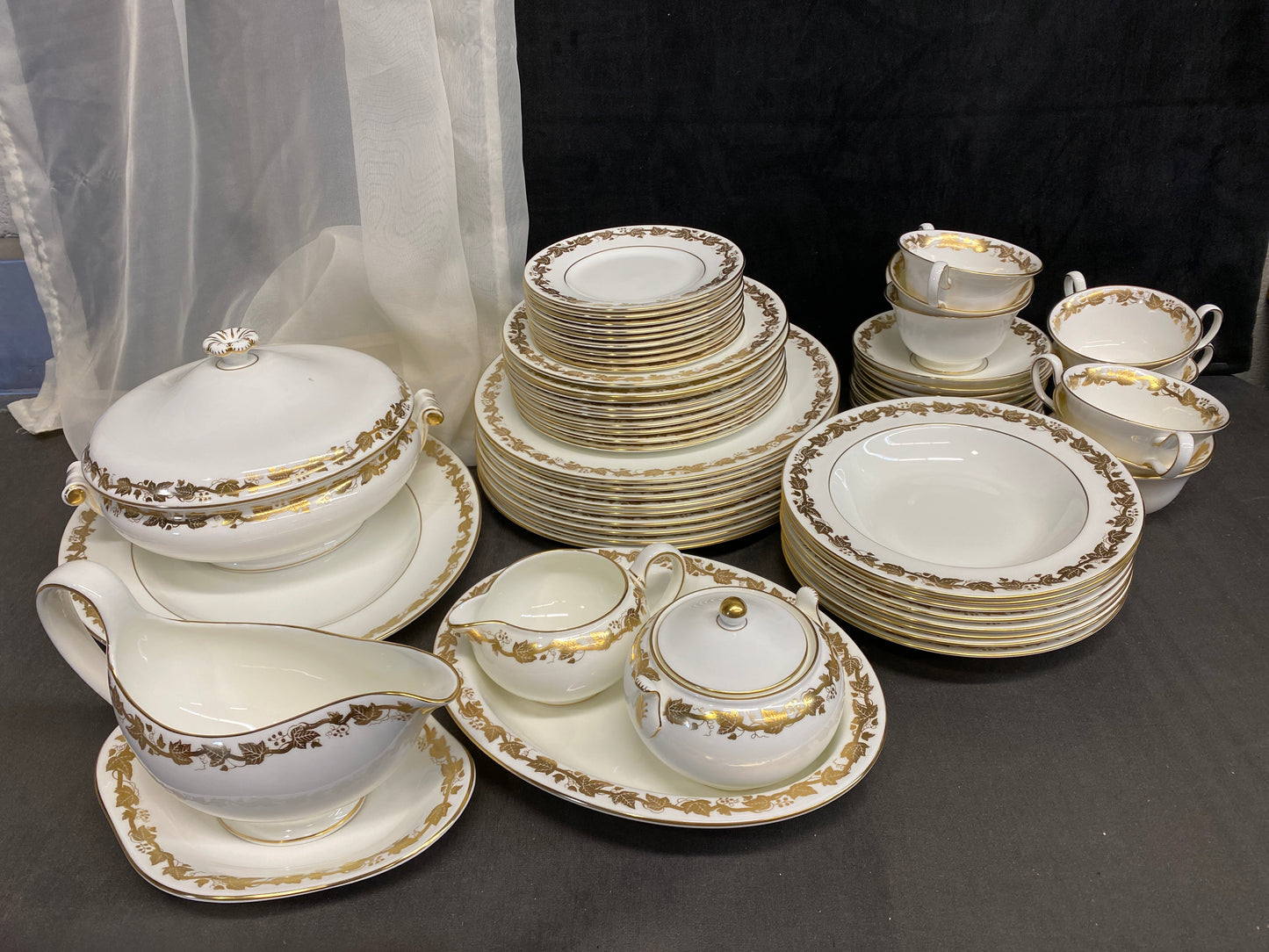 Wedgwood 5PC Placesetting for 9 plus....