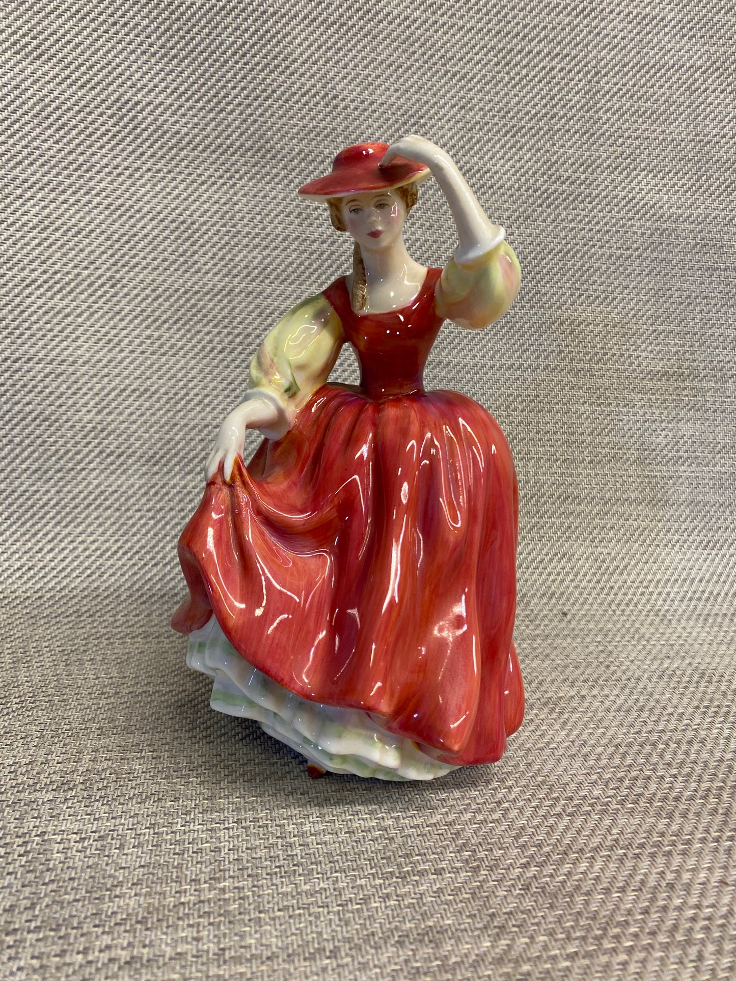 Royal Doulton Figurine "Buttercup"