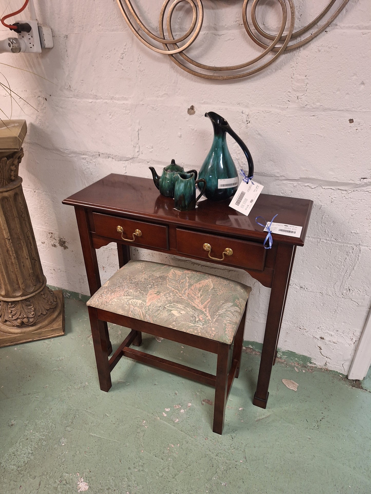 Bombay Co Vanity w Stool
