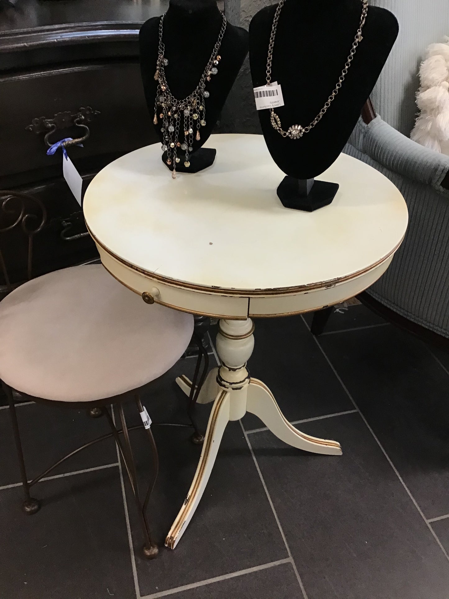 Pretty! Round Painted Accent Table