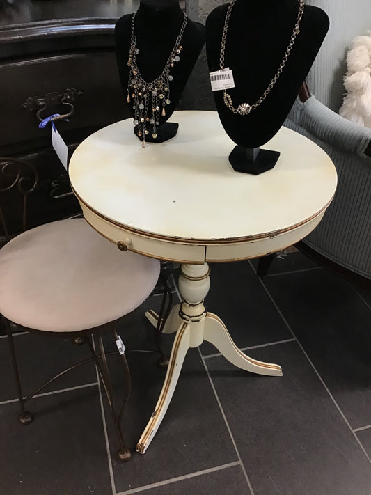 Pretty! Round Painted Accent Table
