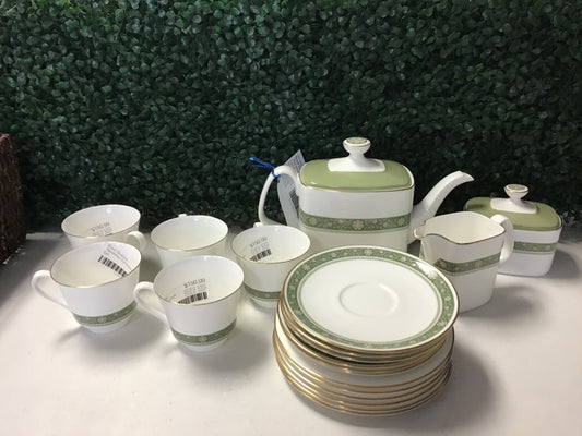 Royal Doulton 'Rondelay' Luncheon Set