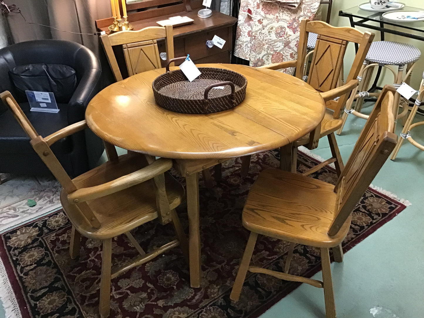 Mennonite Round Dining Set w 4 Chairs