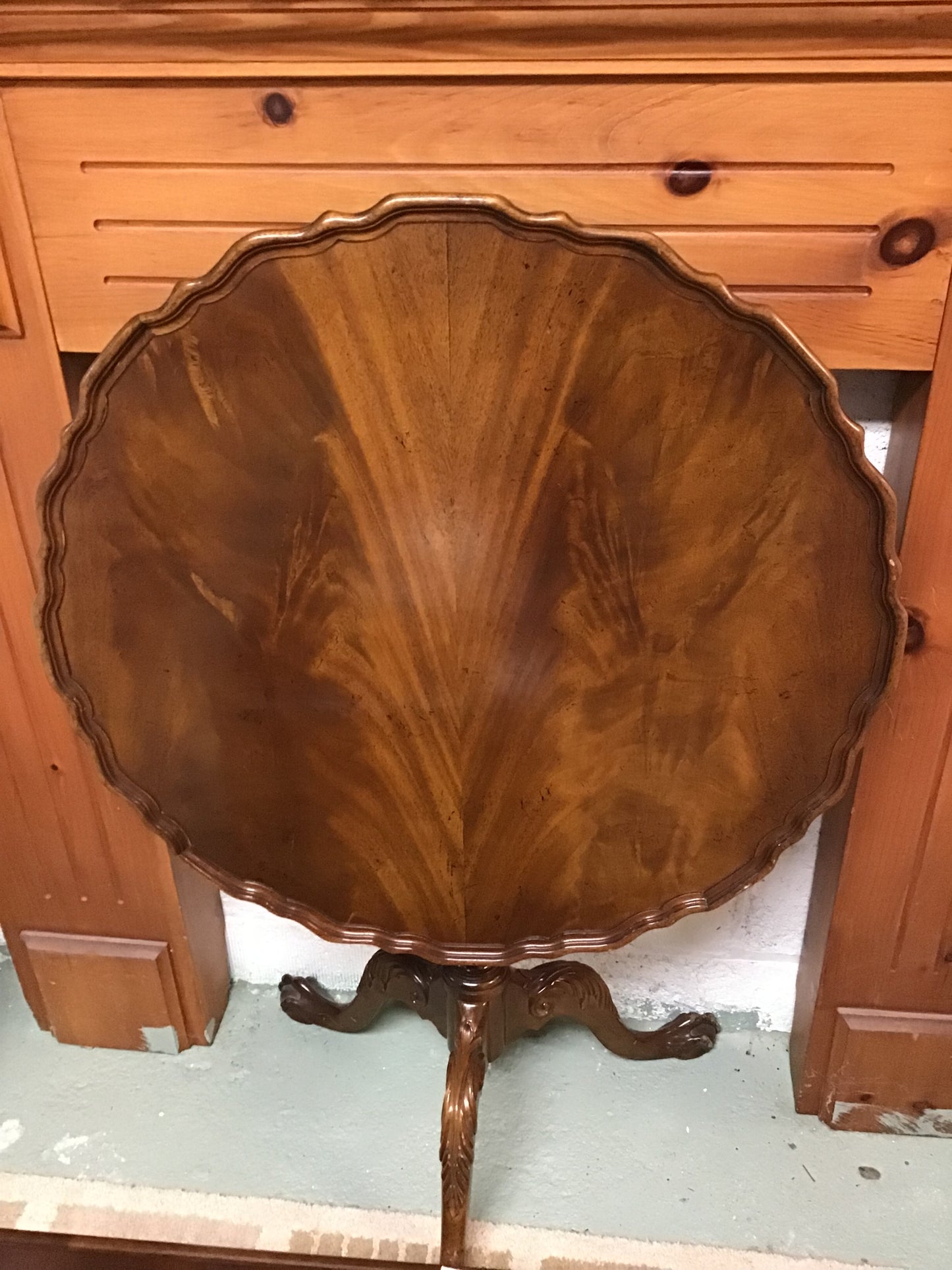 Round Ornate Tilt Table