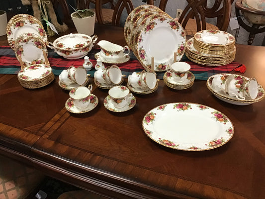 R.A. Old Country Roses 12 Place Set +