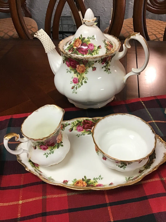R.A. 'Old Country Roses' Tea Set (3pcs)