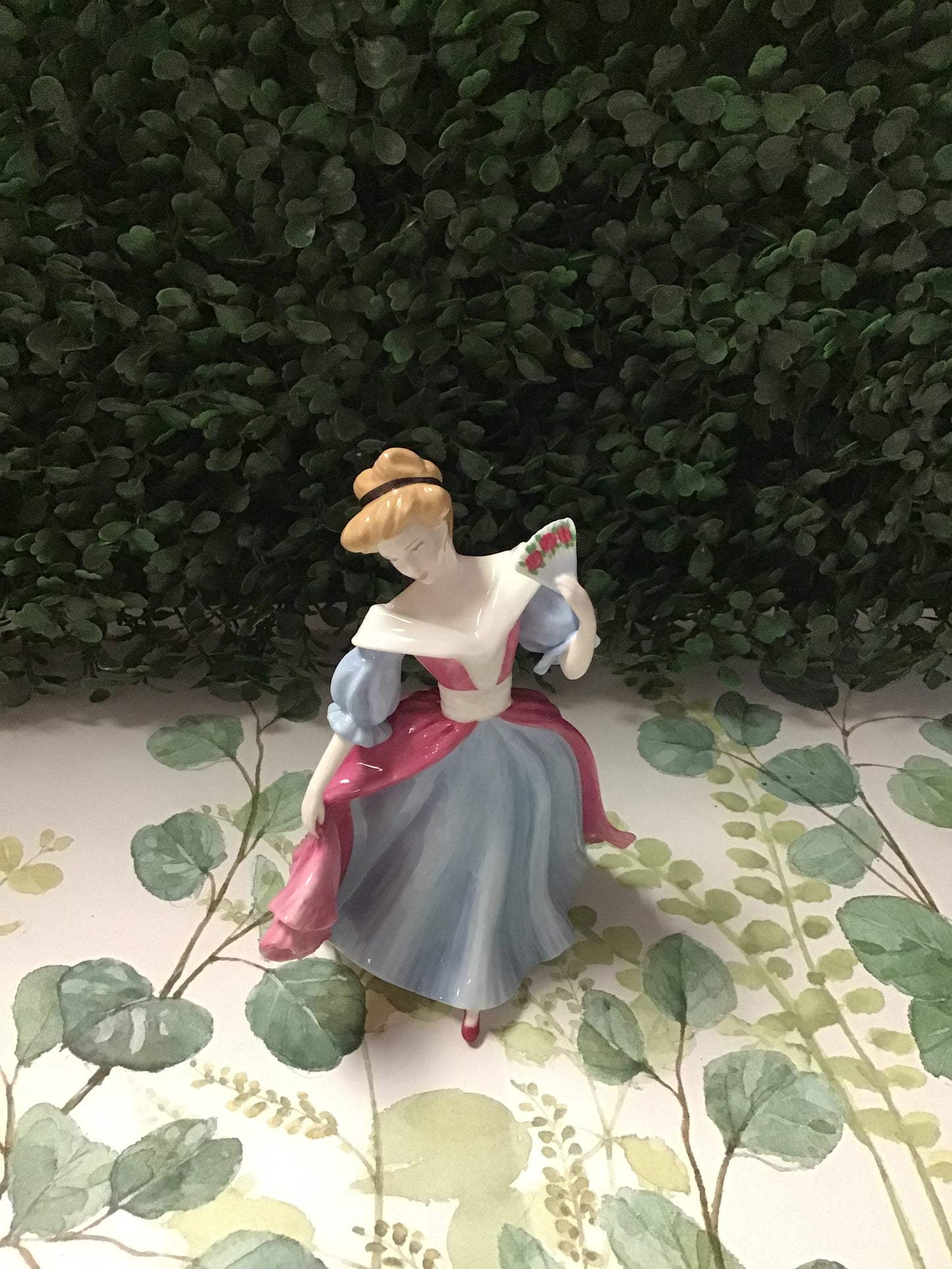Royal Doulton Figurine 'Pretty Ladies Amy'