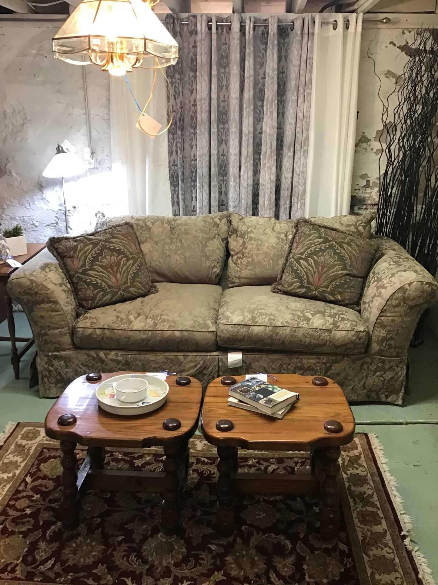 Sofa & 2 Toss Cushions