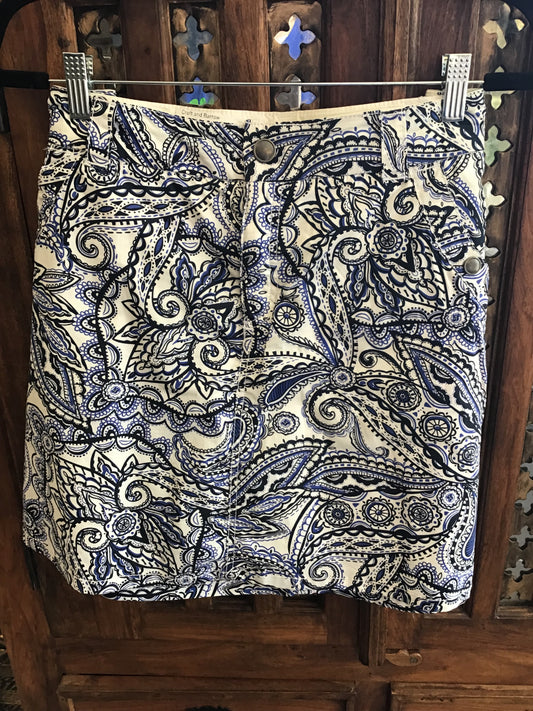 Croft and Barrow Skort With White And Blue Print.