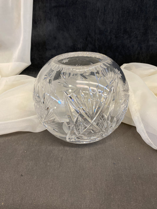 Round Pinwheel Crystal Vase