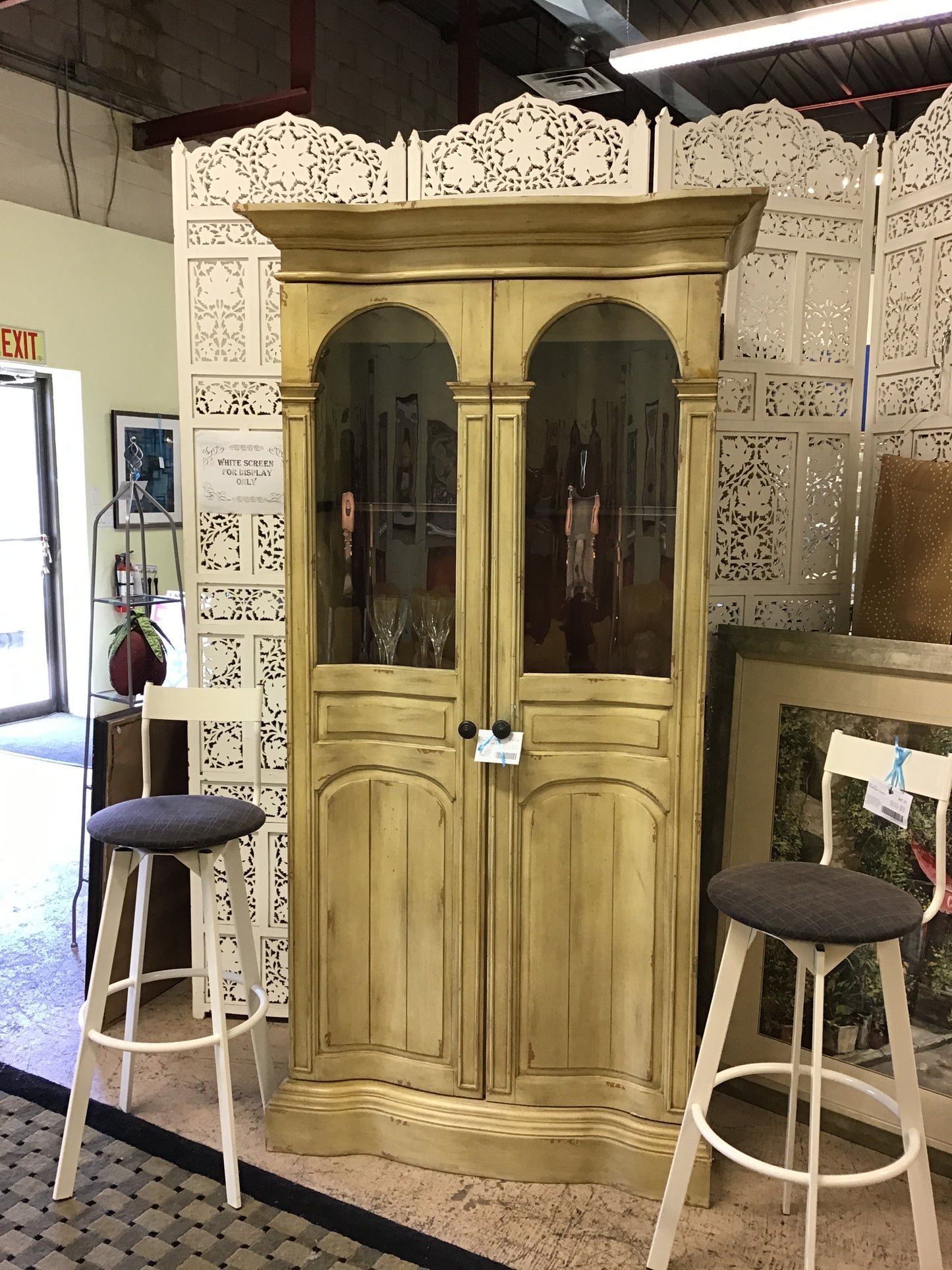 Hooker Summerglen Bar Cabinet