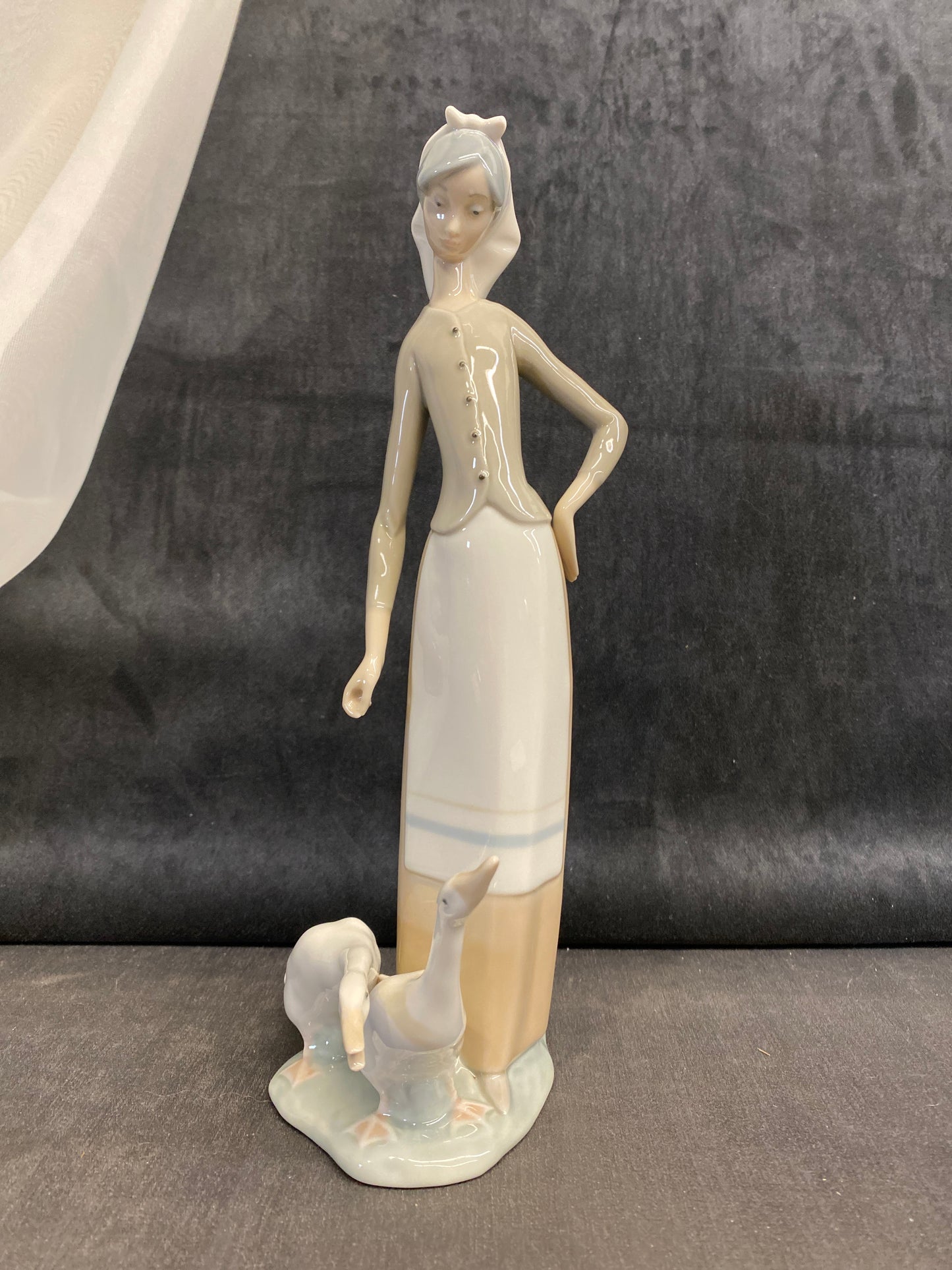 Lladro Figurine - Goose Woman