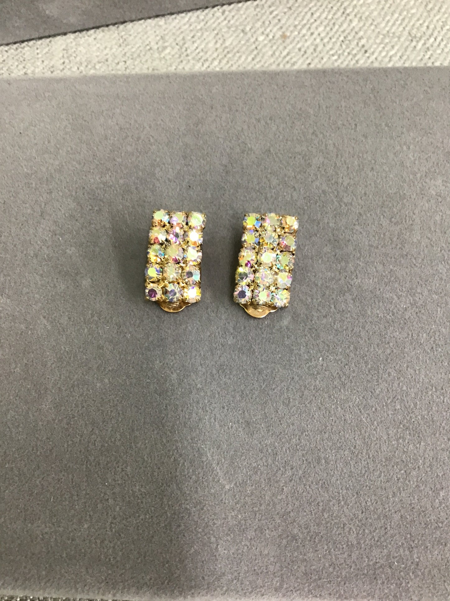 Beautiful! Pair Sparkly Clip-On Earrings