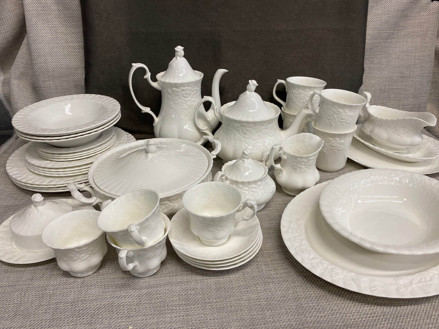 R.A. Old English Garden 7PC Setting for 4 plus....