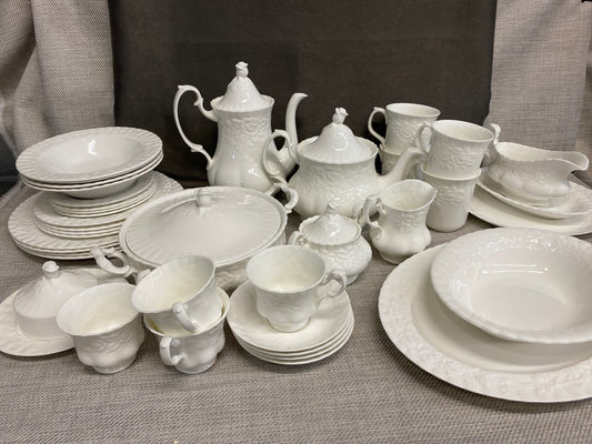 R.A. Old English Garden 7PC Setting for 4 plus....