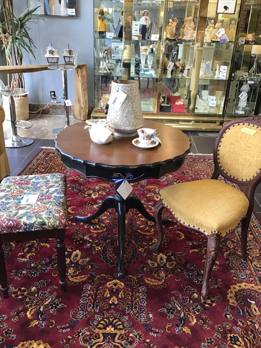 Scalloped Edge Accent Table