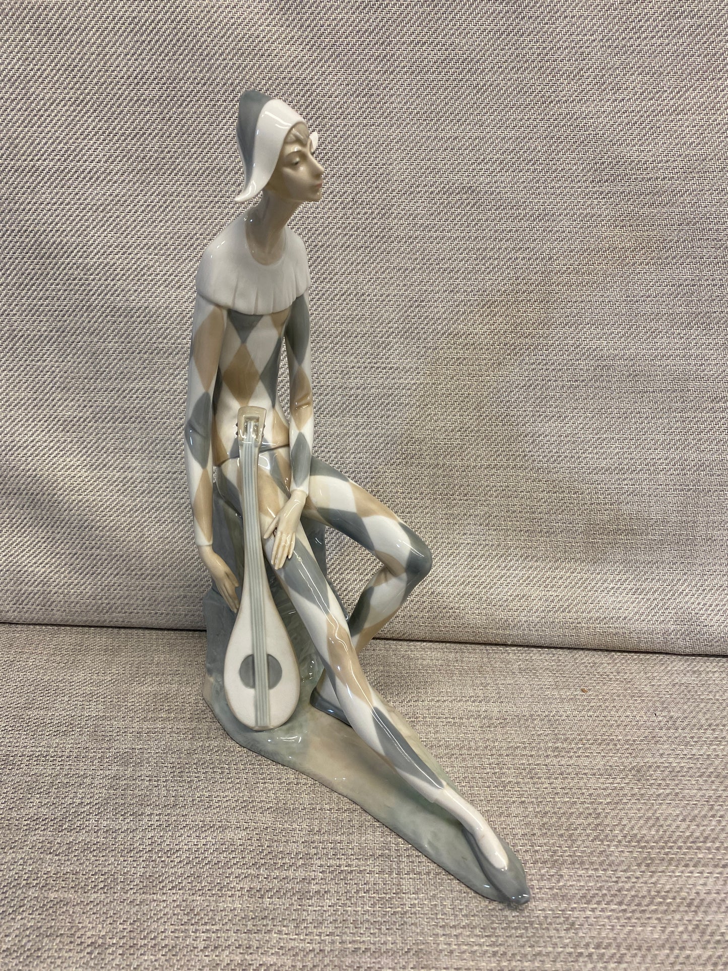 Nao Figurine - Harlequin With Mandolin