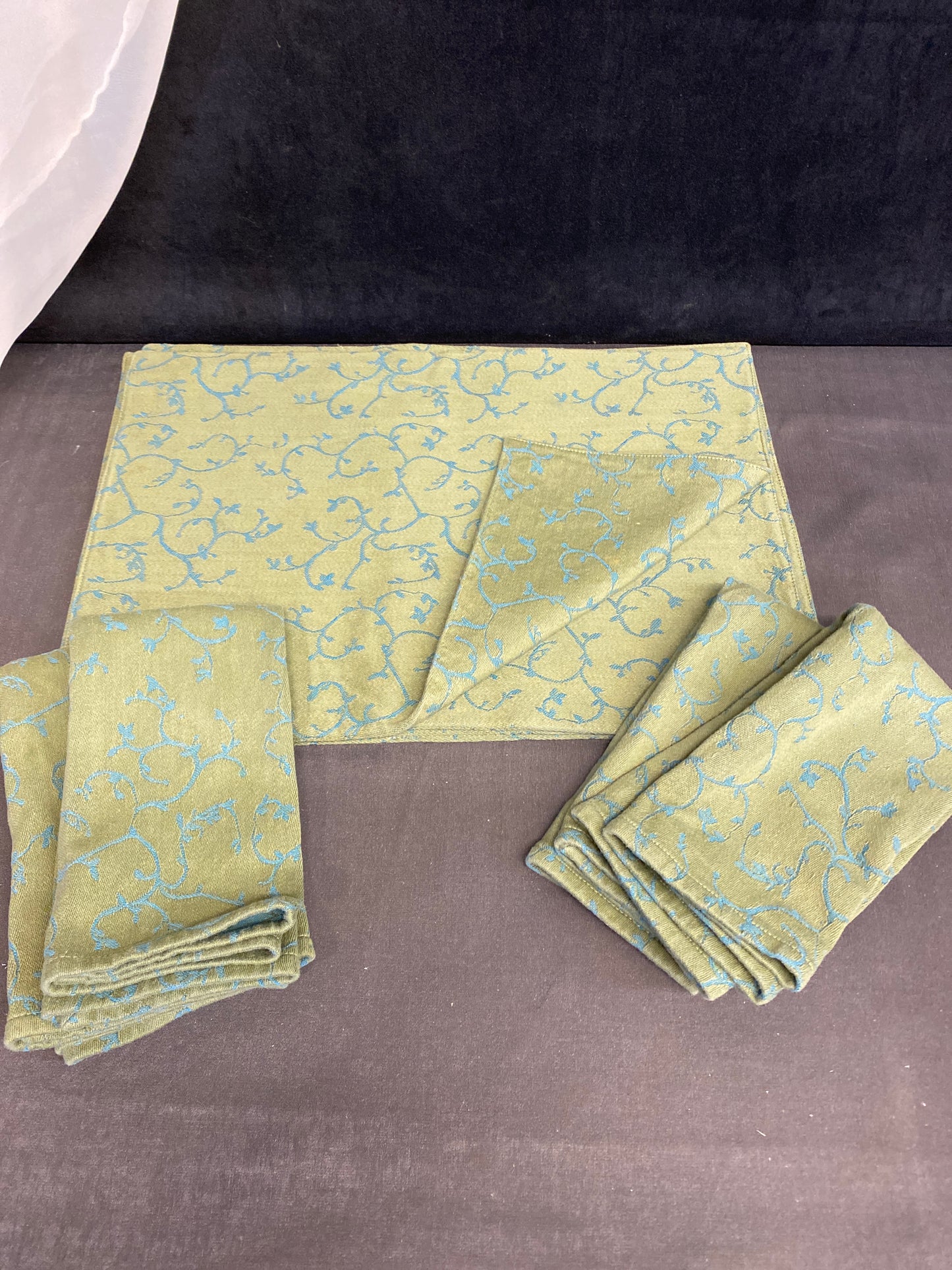 Set of 4 Danica Placemats & 4 Napkins