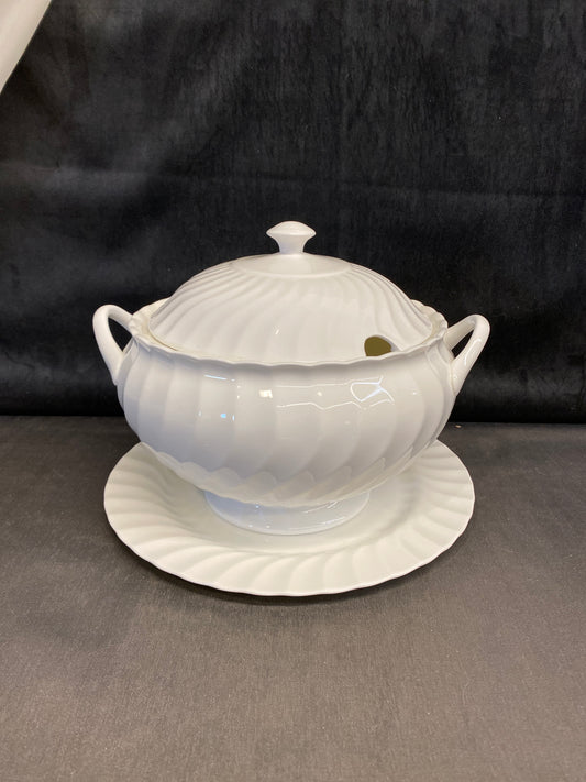 Wedgwood "Candlelight" Tureen & Plate