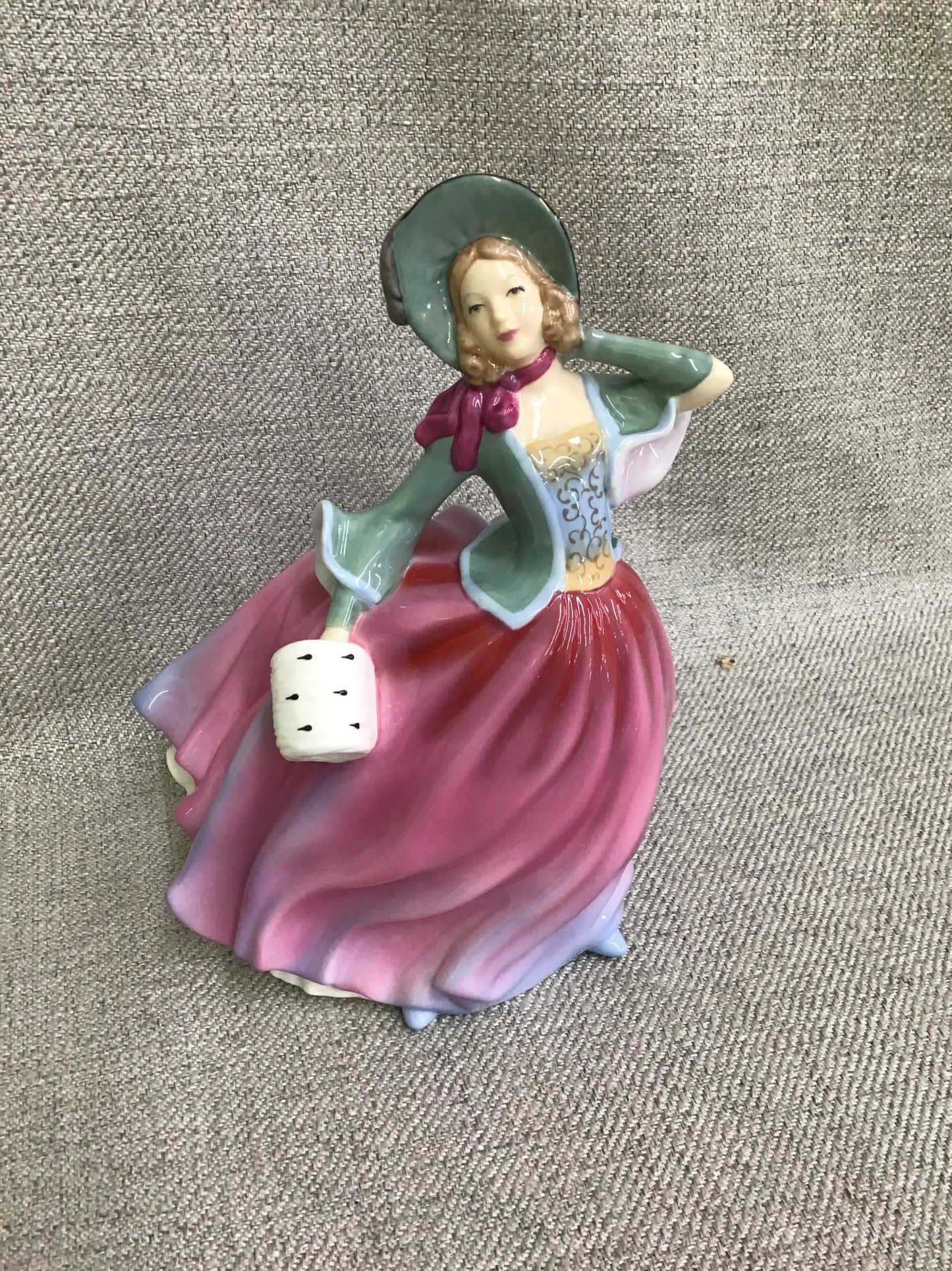 Royal Doulton Figurine 'Pretty Ladies Autumn Breeze'